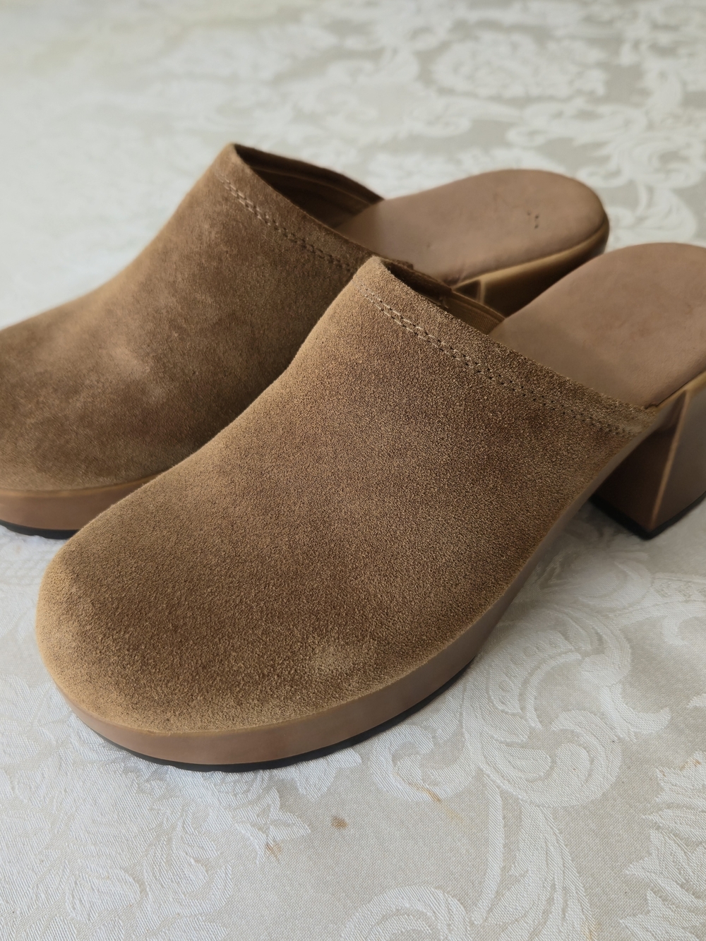 Crown Vintage Tan Suede Block Heel Mules for Summer Bohemian Retro Size 7.5